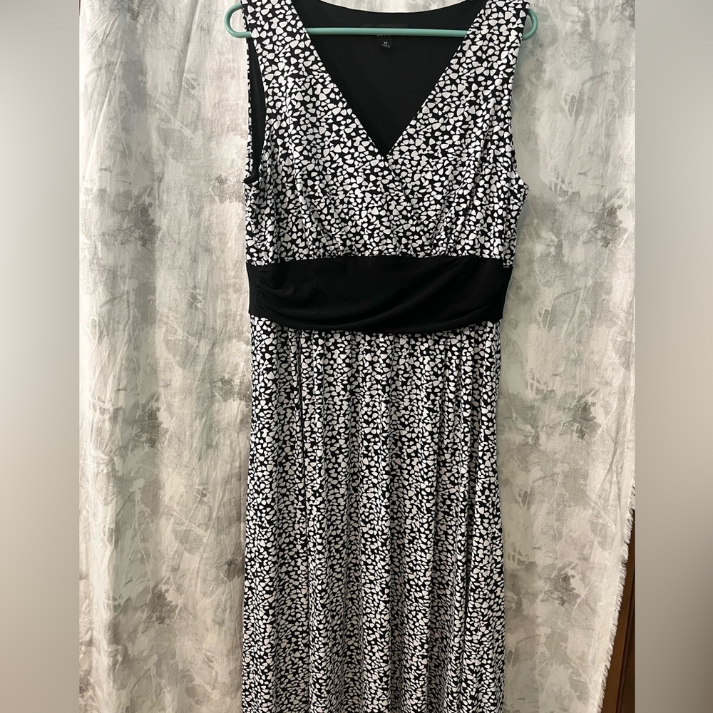 Perceptions New York, size 16 empire waist, black and white dress. Perfect Cond.